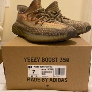 YEEZY BOOST 350 V2 “sand Taupe” MENS size 7 , fits women’s size 8.5